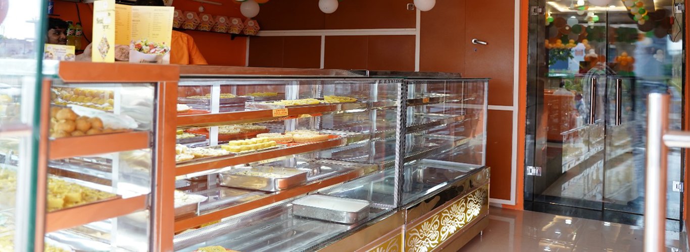 PONIA SWEETS &  RESTAURANTS IN MATHURA